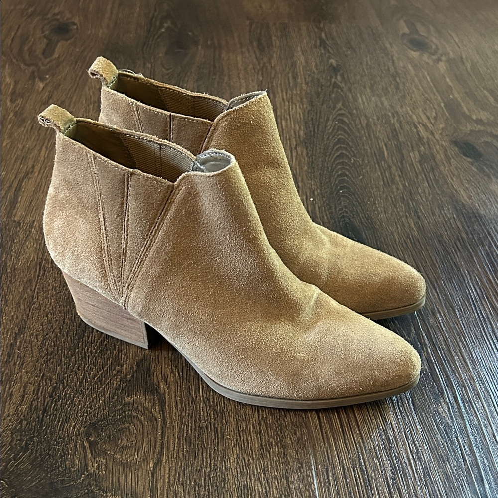 Crown Vintage Camel Suede Ankle Booties